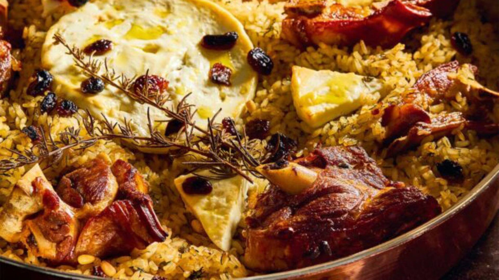 Αρνάκι κασπακινό με ρύζι και καλαθάκι Λήμνου