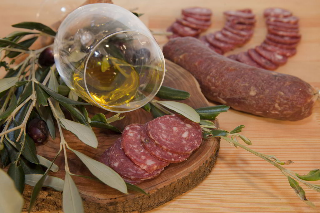 Traditional delicatessen. Superior quality local products that have been awarded in many contests abroad. Many large-scale production units and artisan associations and cooperatives operate on the island and have managed to combine tradition and modern infrastructures. You will find the exclusive “noumboulo” which is based on a Venetian recipe, the “salado” (a wonderful type of smoked perfumed salami), the “foumikado” and many more, all prepared with respect and wisdom.