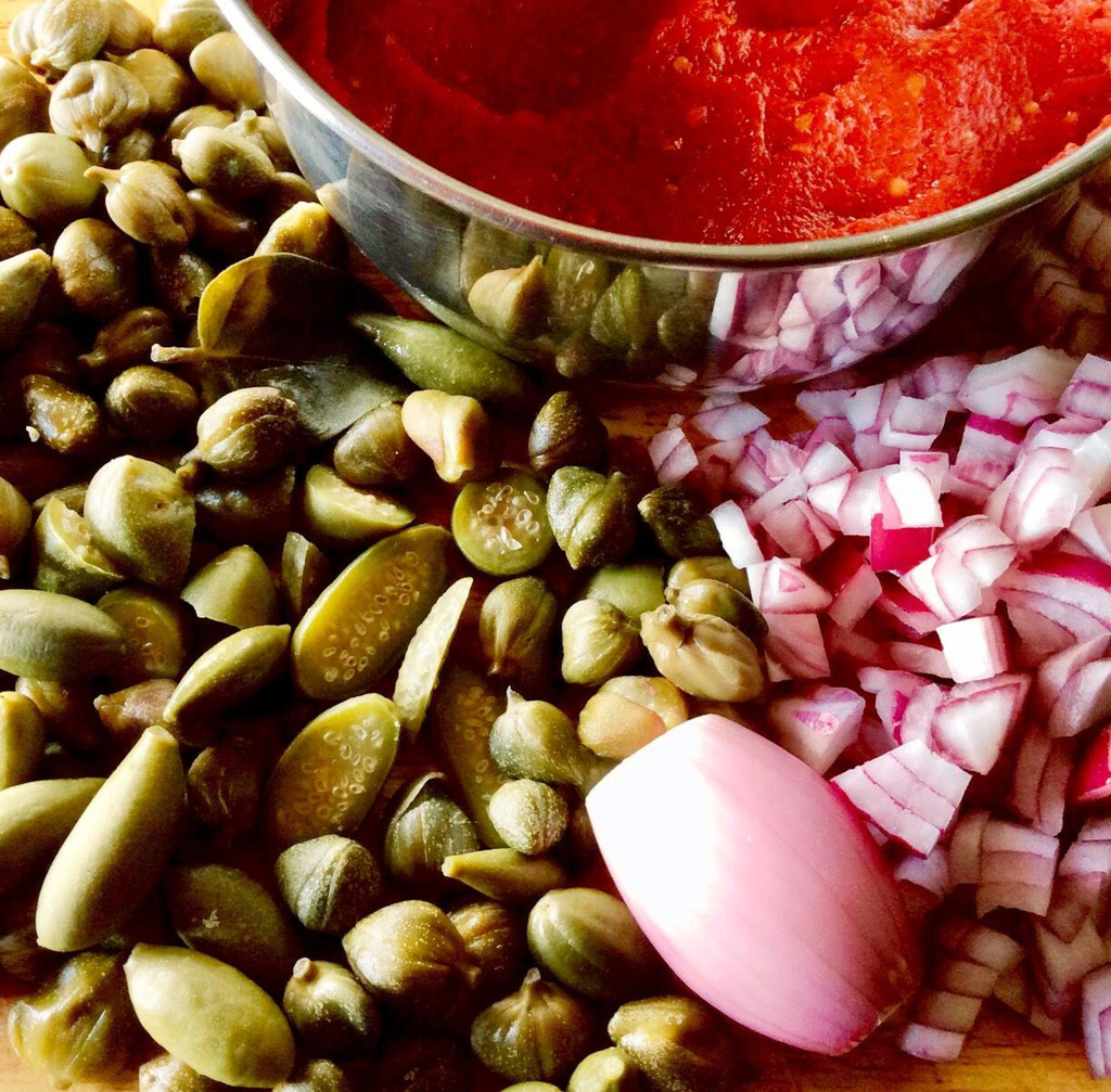 Κάπαρη κοκκινιστή γιαχνί