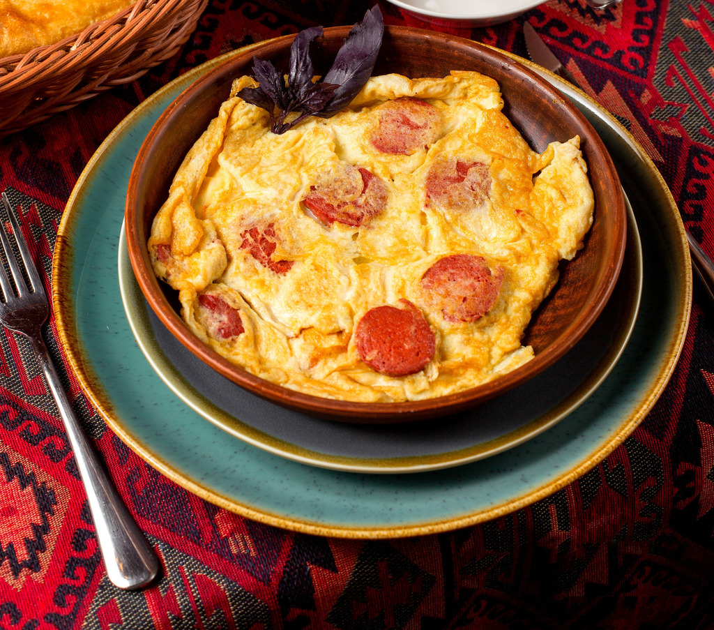 Ομελέτα με βουβαλίσια λουκάνικα