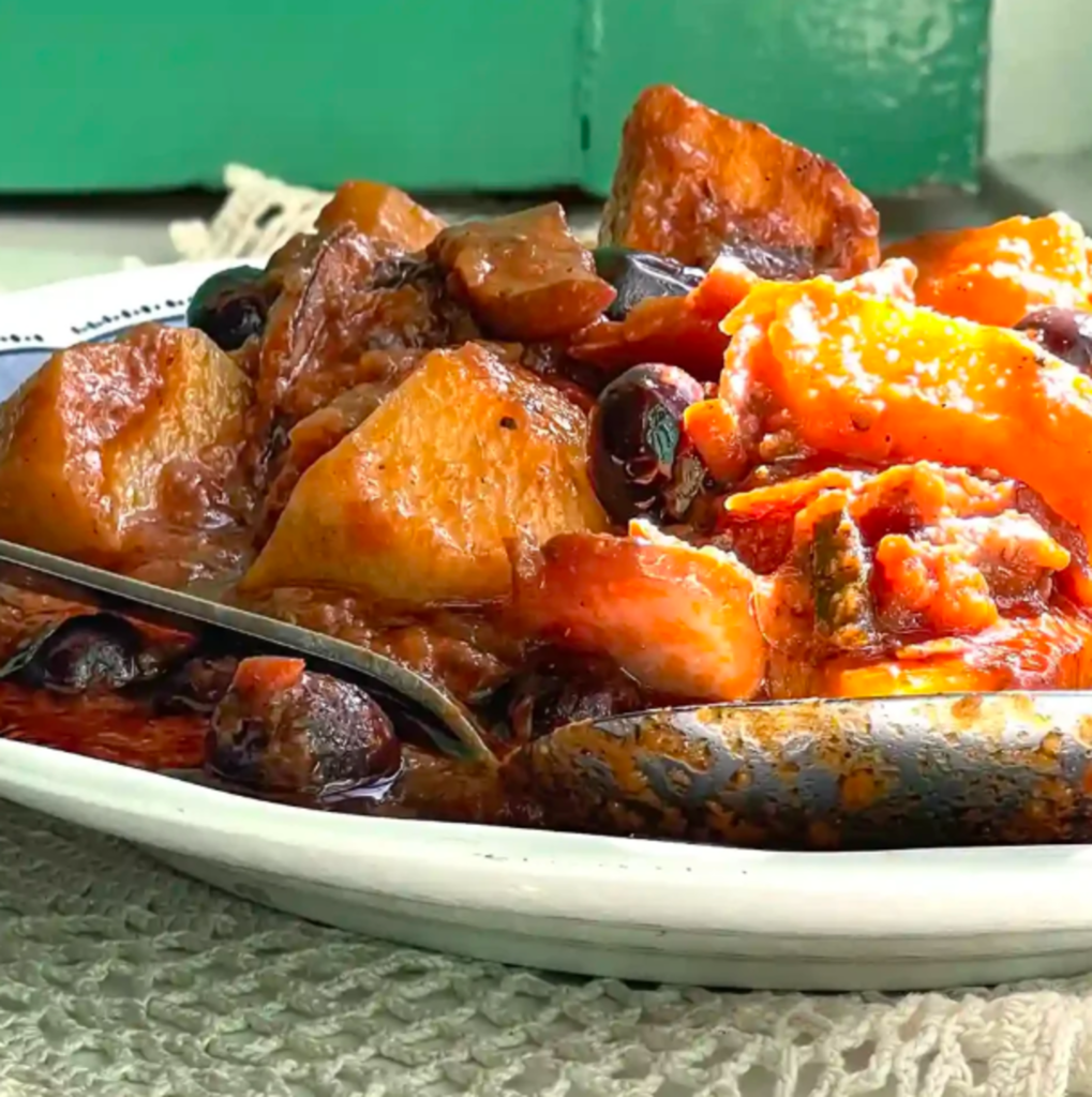 Σουπιές με πατάτες και ελιές