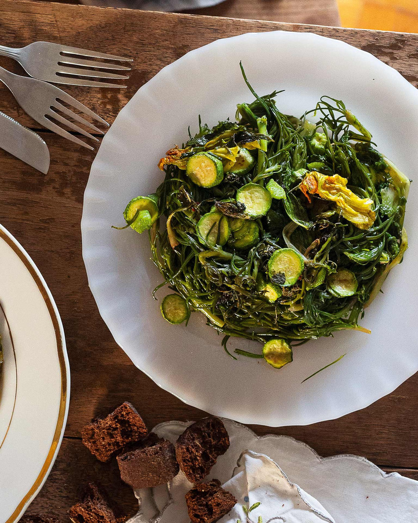 Τσιγαριαστά χόρτα